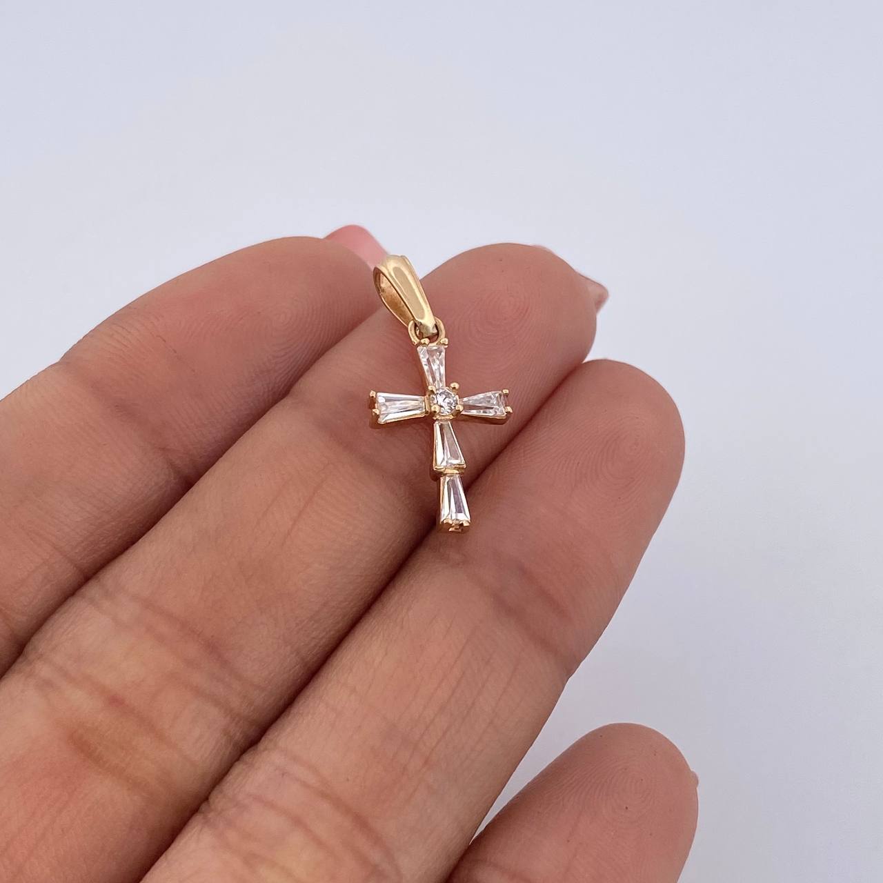 Dije Cruz 0.95gr / 2cm / Circones Blancos Oro Amarillo 18K &