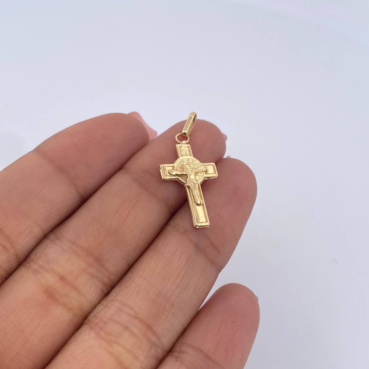 Dije Cruz Cristo San Benito 0.65gr / 2.6cm / Oro Amarillo 18K &