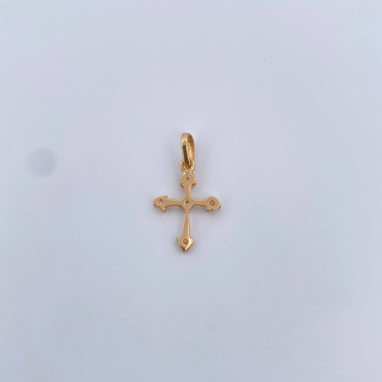 Dije Cruz 0.65gr / 2.1cm / Circones Blancos Oro Amarillo 18K &