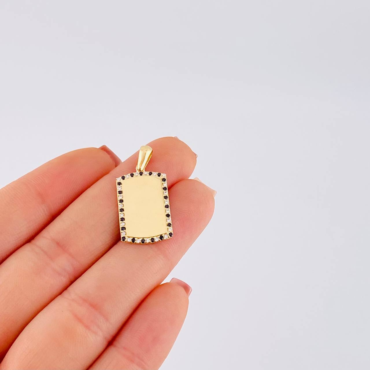 Dije Placa Rectangular Ovalada 2.6 g / 2.6 cm Oro Amarillo 18K
