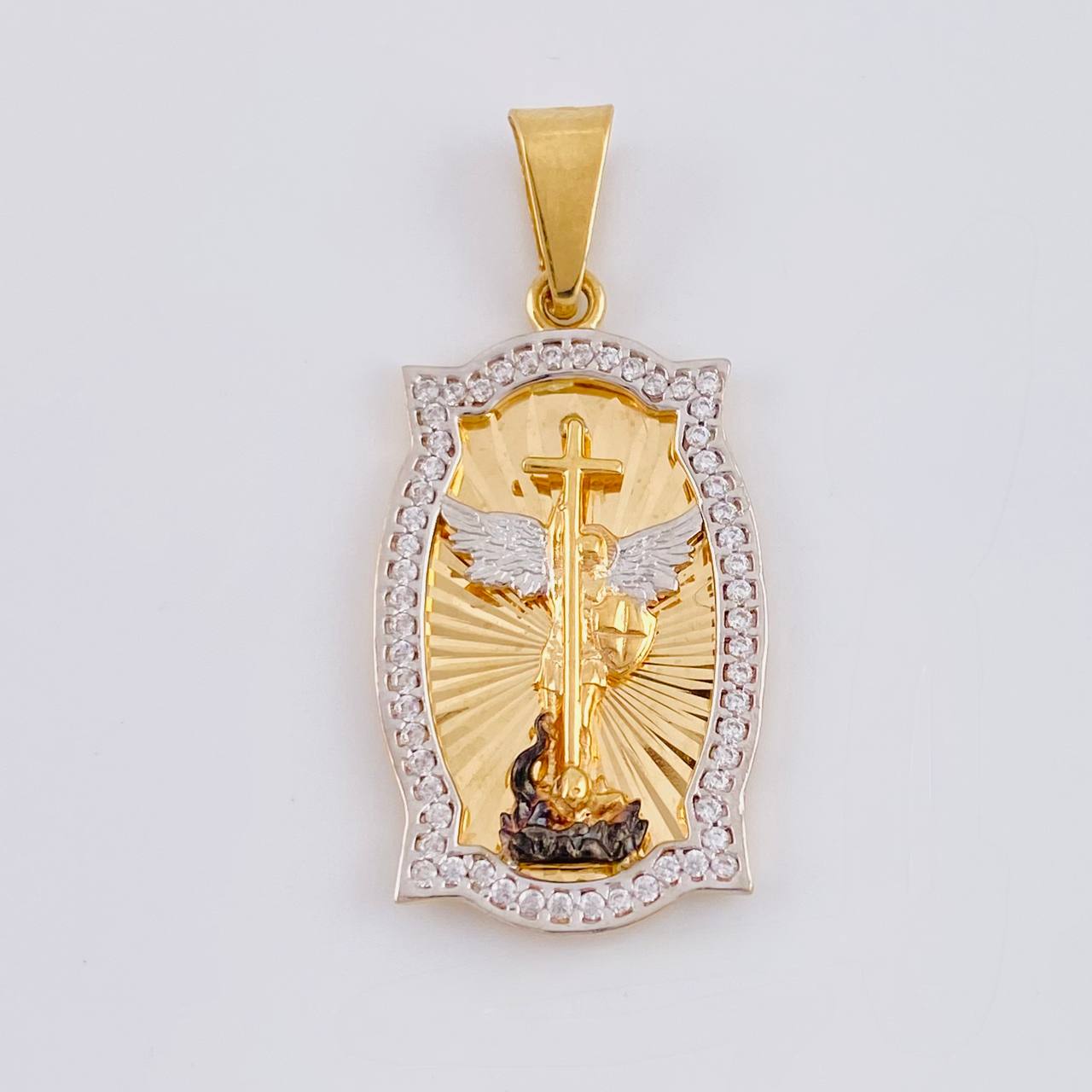 Dije Placa San Miguel Arcangel 5 g / 3.7 cm Dos Oros Amarillo Blanco 18K