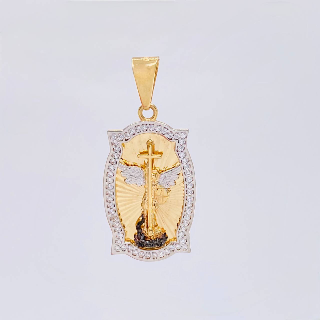 Dije Placa San Miguel Arcangel 5 g / 3.7 cm Dos Oros Amarillo Blanco 18K