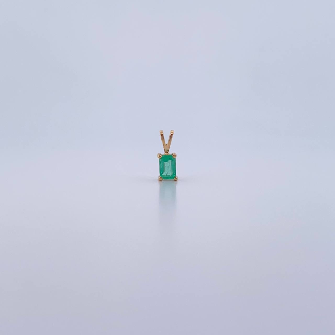 Dije Rectangulo 0.5gr / 0.9cm / Esmeralda 21 Pts Oro Amarillo 18K (Joya) &