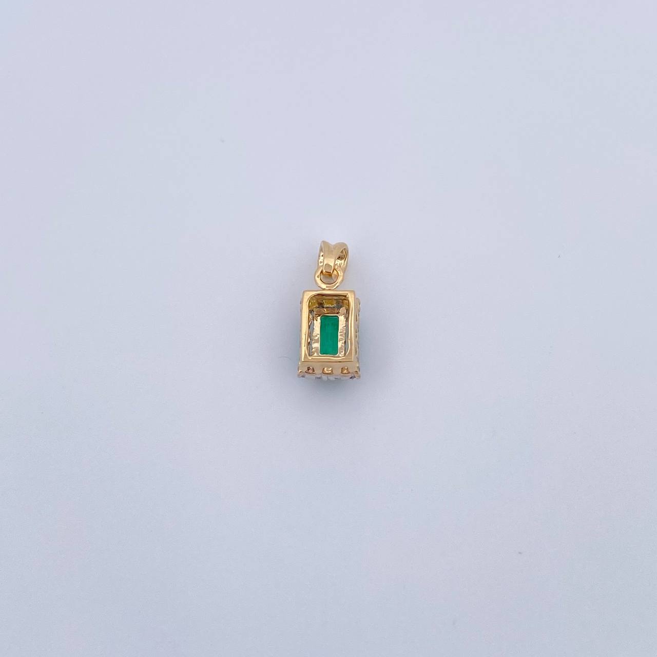 Dije Rectangulo 1.05gr / 1.4cm / Esmeralda 29 Pts Diamante 7 Pts Dos Oros Amarillo Blanco 18K (Joya) &