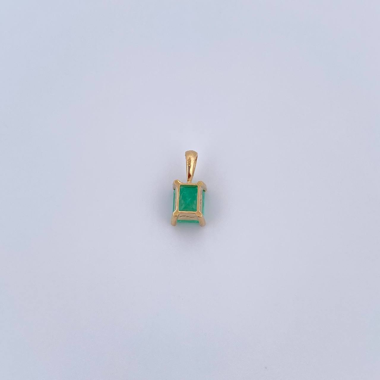 Dije Cuadrado 0.8gr / 1cm / Esmeralda 1.01 Qts Oro Amarillo 18K (Joya) &