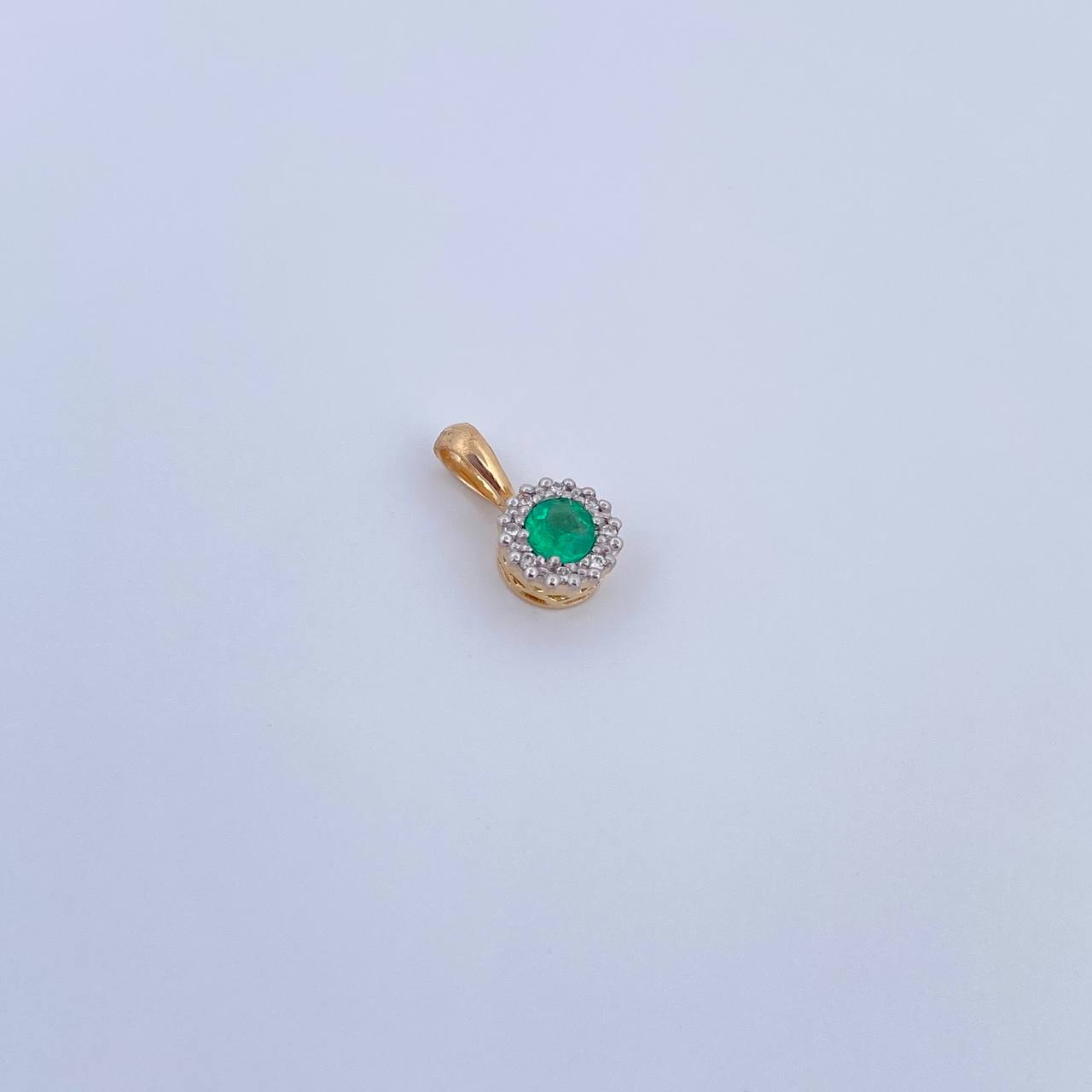 Dije Circulo 0.7gr / 1.1cm / Esmeralda 14 Pts Diamante 4 Pts Dos Oros Amarillo Blanco 18K (Joya) &