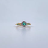 Anillo Flor Tetrapetala 2.85gr / T6 3/4 / Esmeralda 25 Pts Diamante 7 Pts Dos Oros Amarillo Blanco 18K (Joya) &