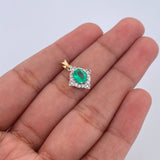 Dije Rombo Gotico 1.55gr / 1.5cm / Esmeralda 68 Pts Diamante 13 Pts Dos Oros Amarillo Blanco 18K (Joya) &