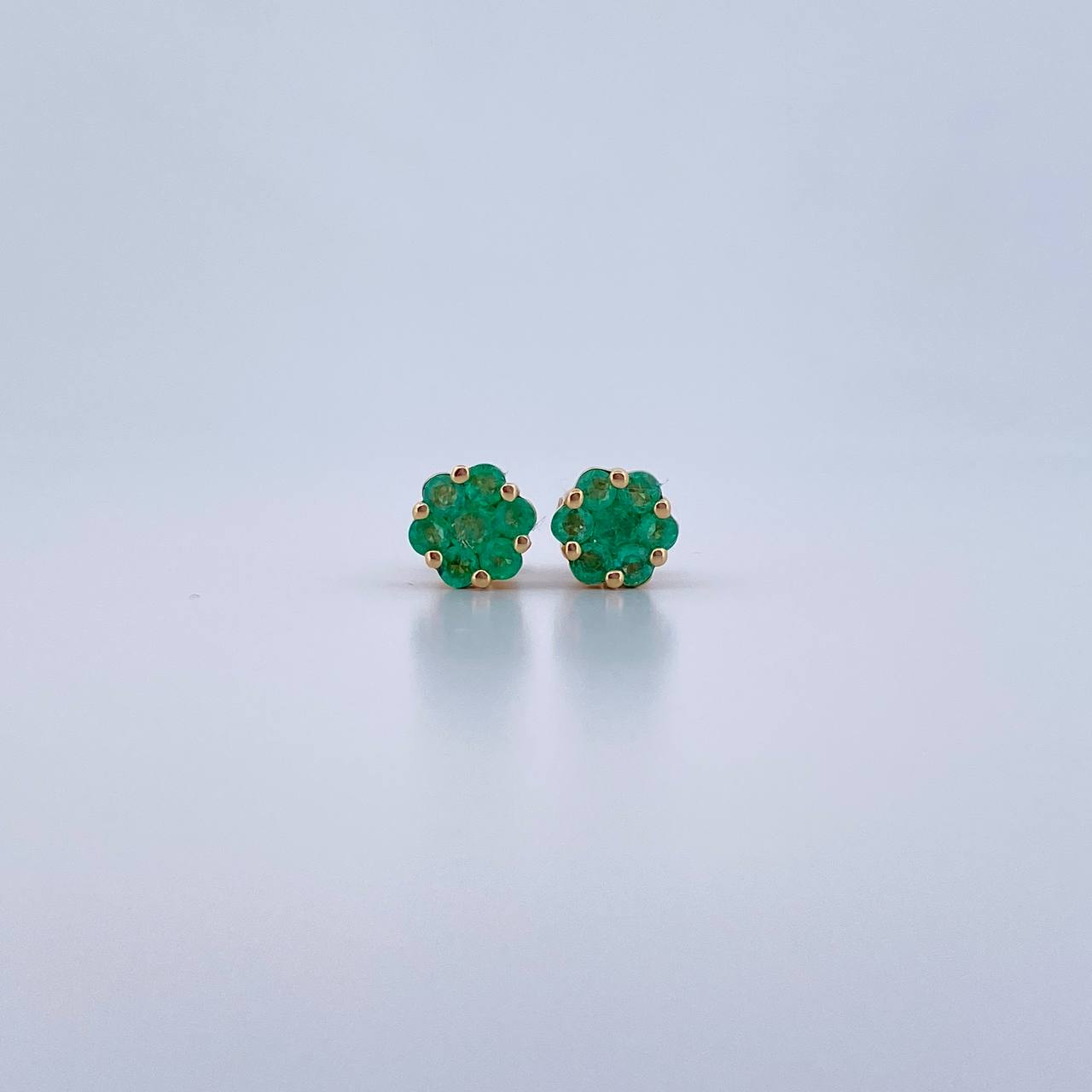 Topos Flor 1.25gr / Esmeralda 24 Pts Oro Amarillo 18K (Joya) &