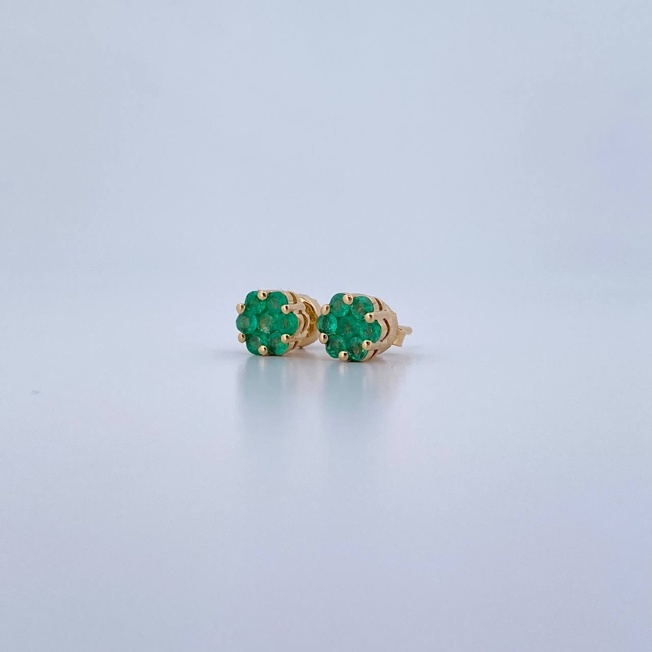 Topos Flor 1.25gr / Esmeralda 24 Pts Oro Amarillo 18K (Joya) &