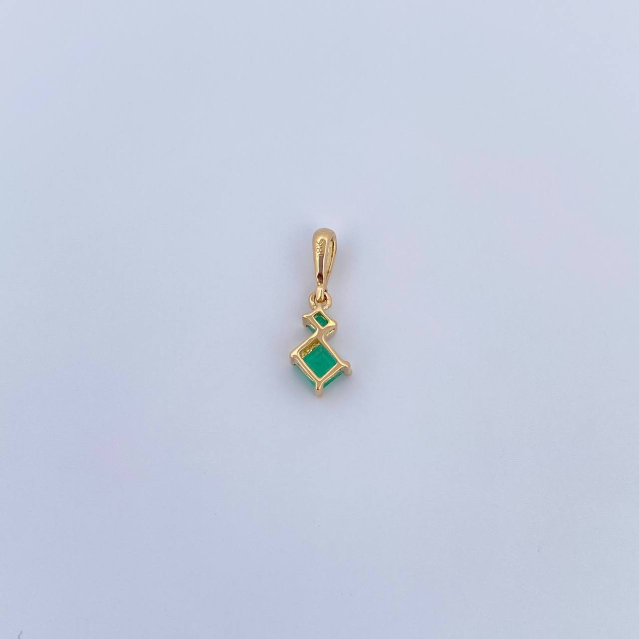 Dije Rombos 0.55gr / 1.6cm / Esmeralda 23 Pts Oro Amarillo 18K (Joya) &
