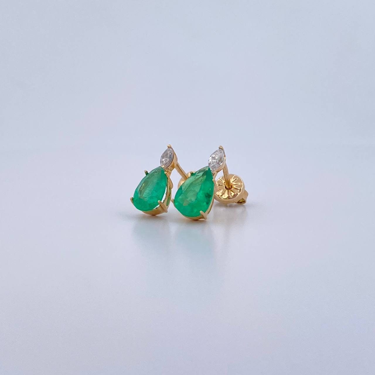 Topos Gota 2.15gr / Esmeralda 1.55 Pts Diamante 18 Pts Oro Amarillo 18K (Joya) &