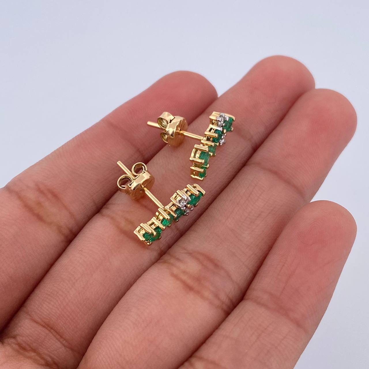 Topos Circulos 2.35gr / Esmeralda 59 Pts Diamante 10 Pts Dos Oros Amarillo Blanco 18K (Joya) &