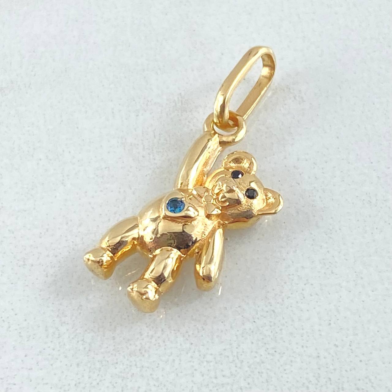 Dije Oso Manito Arriba 1.8gr / 2.4cm / Oro 18K ©