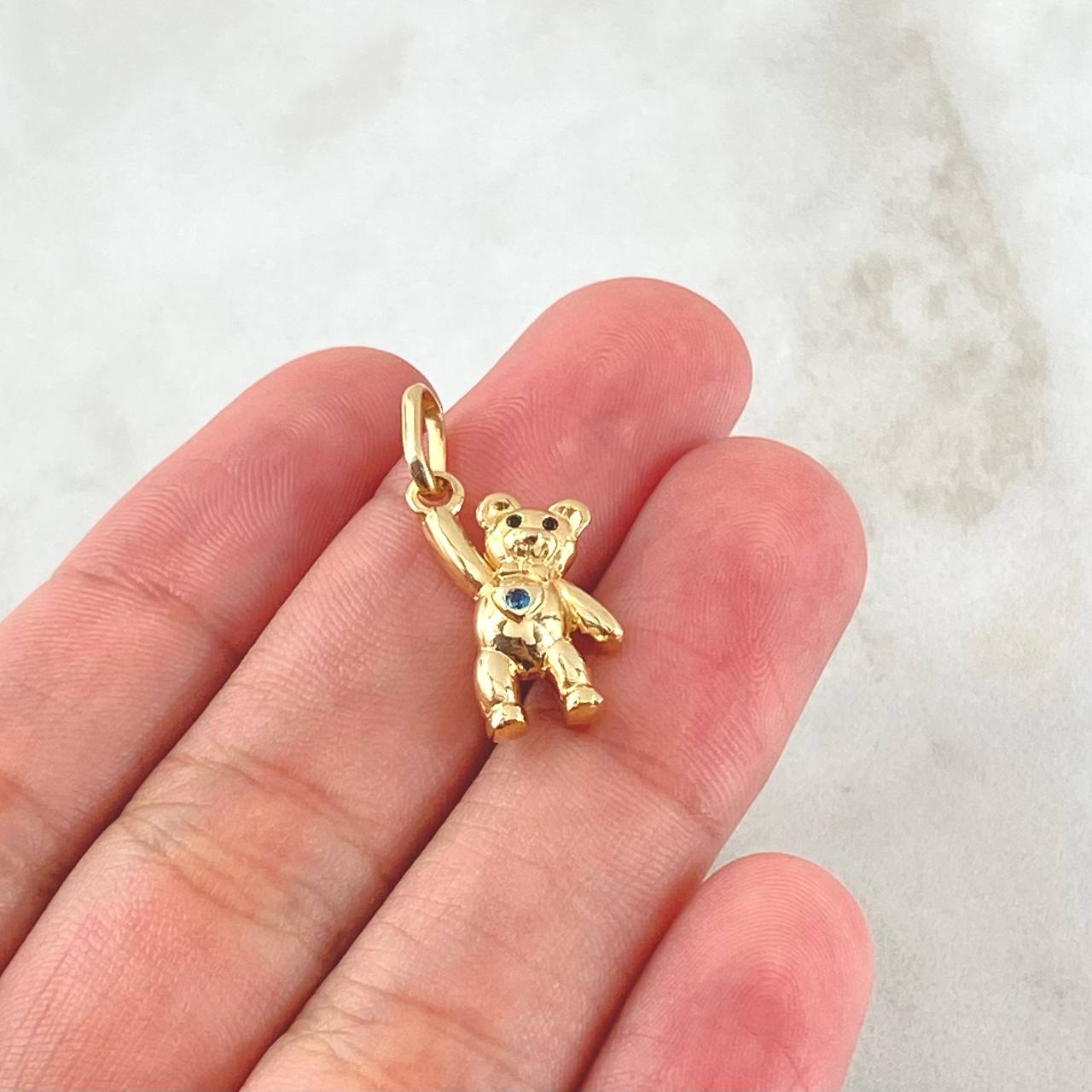 Dije Oso Manito Arriba 1.8gr / 2.4cm / Oro 18K ©