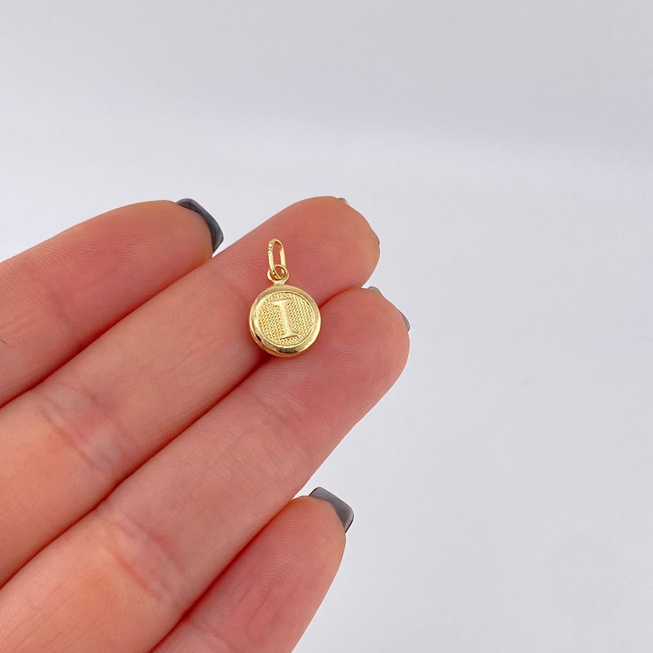 Dije Circulo Letra I 0.45 g / 1.6 cm Oro Amarillo 18K