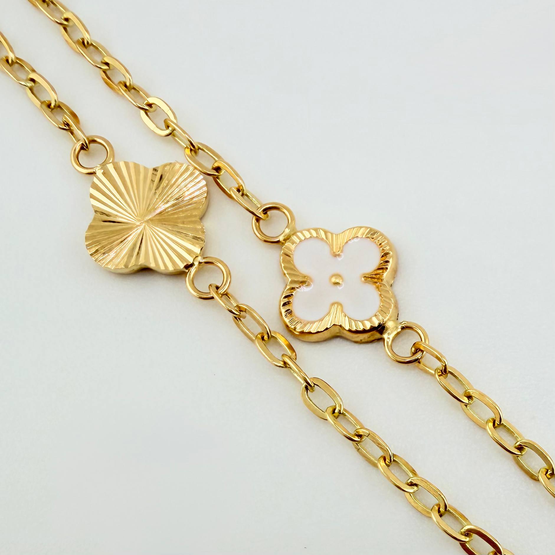 Pulso Cajón Trebol Doble Faz 2.3gr / 19cm / 8mm Oro Amarillo 18K