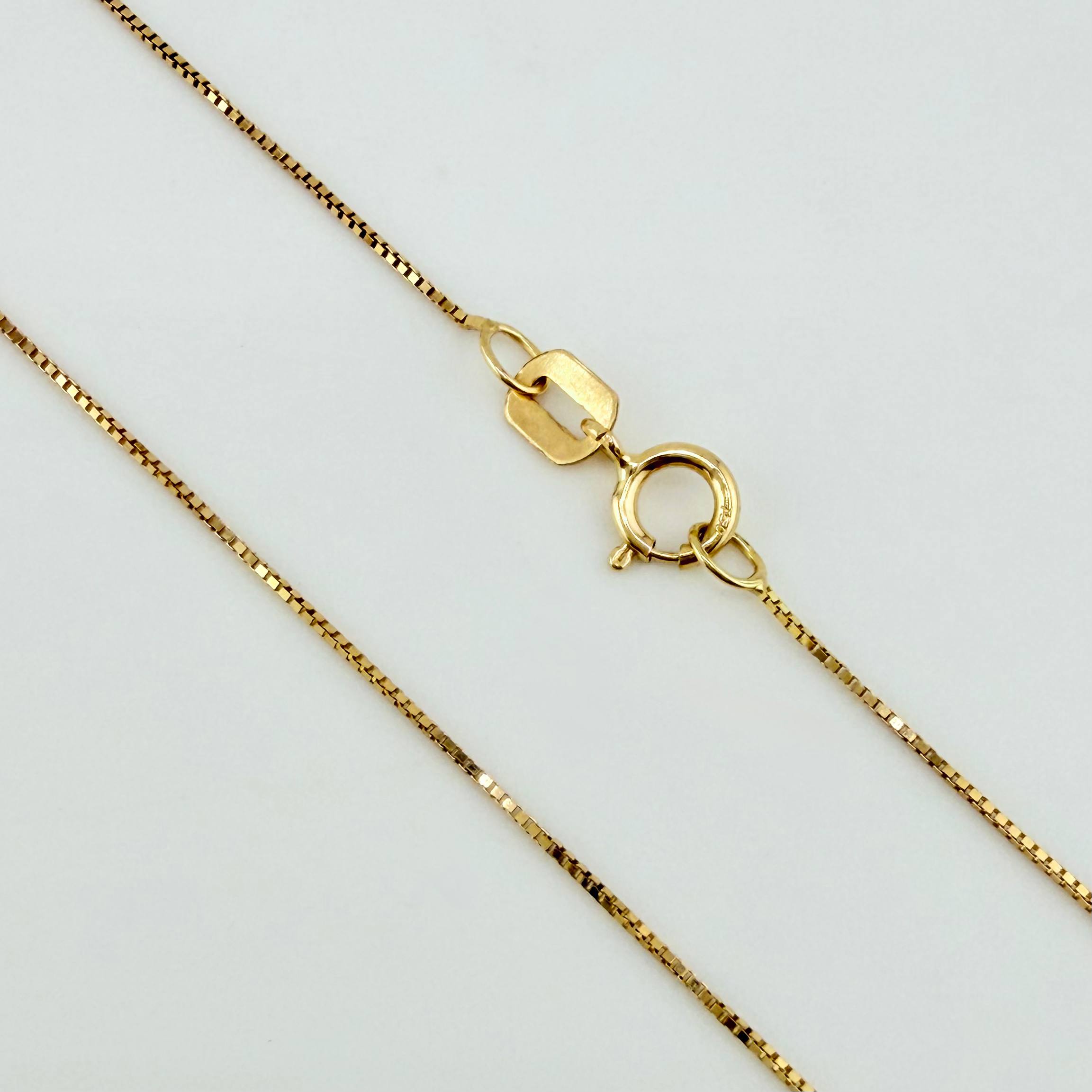 Set Cadena y Dije Veneciana + Virgen Milagrosa 1.4gr / 50cm / 0.6mm Oro Amarillo 18K (Oferta) ©