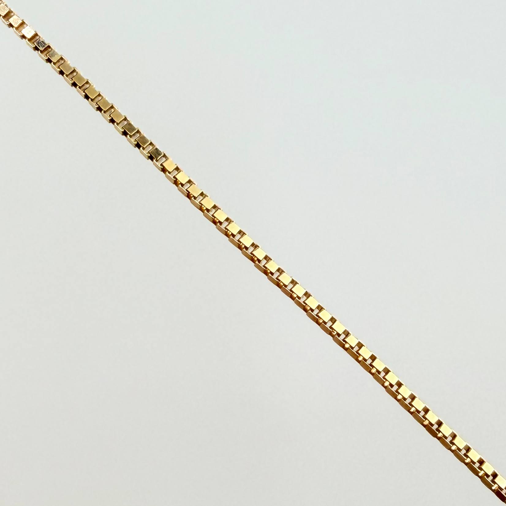 Set Cadena y Dije Veneciana + Virgen Milagrosa 1.25gr / 45cm / 0.6mm Oro Amarillo 18K (Oferta)