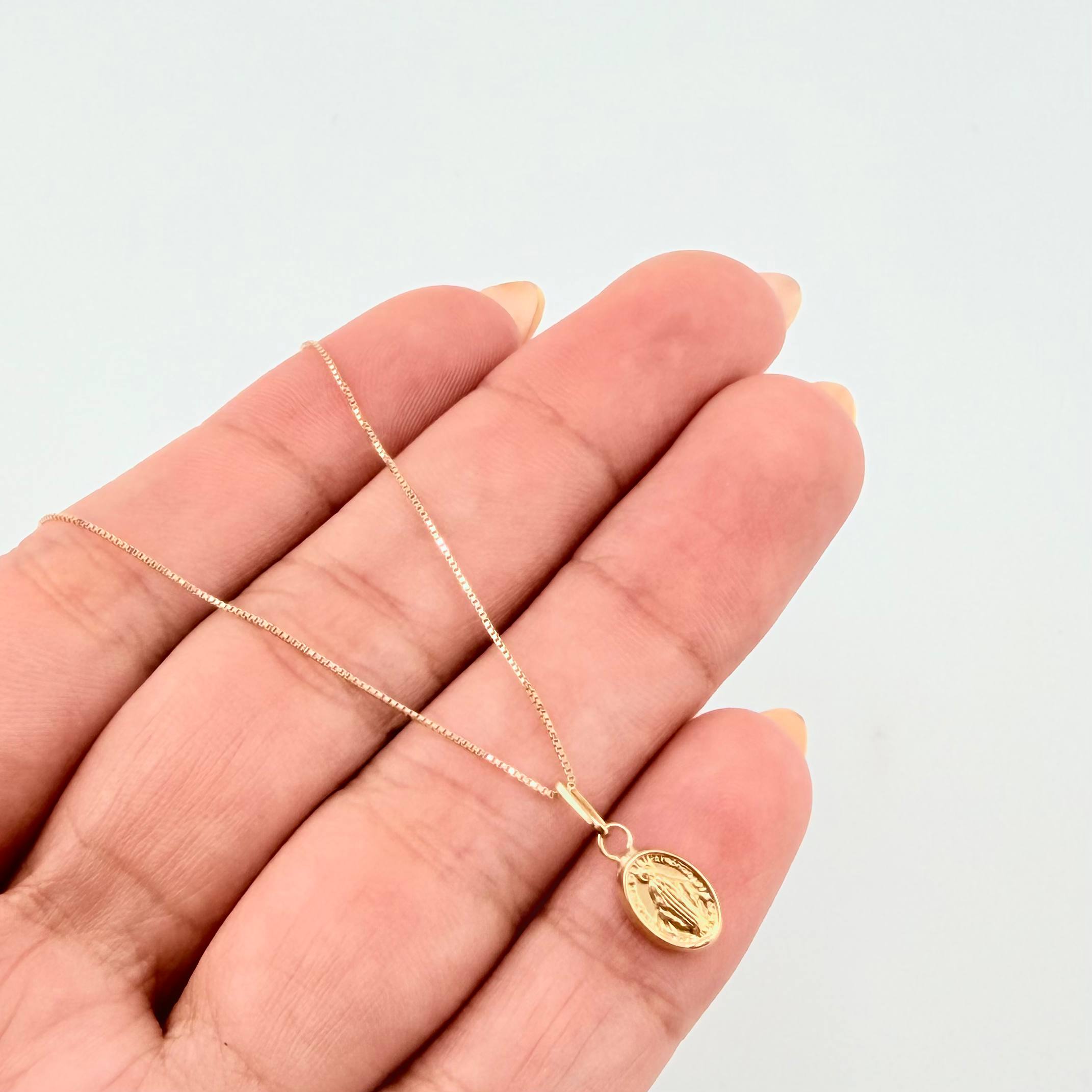 Set Cadena y Dije Veneciana + Virgen Milagrosa 1.35gr / 50cm / 0.6mm Oro Amarillo 18K (Oferta) *