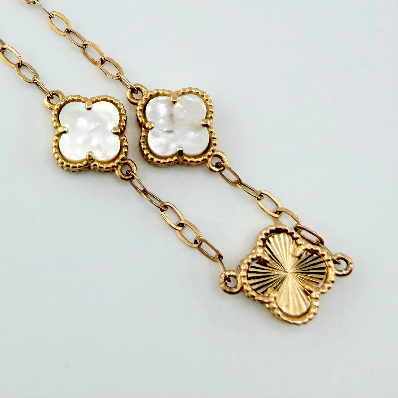 Pulso Trebol Nacar Blanco Diamantado 4.15gr / 17.5cm-19.5cm / 10mm Oro Amarillo Nac.Esp. 18K