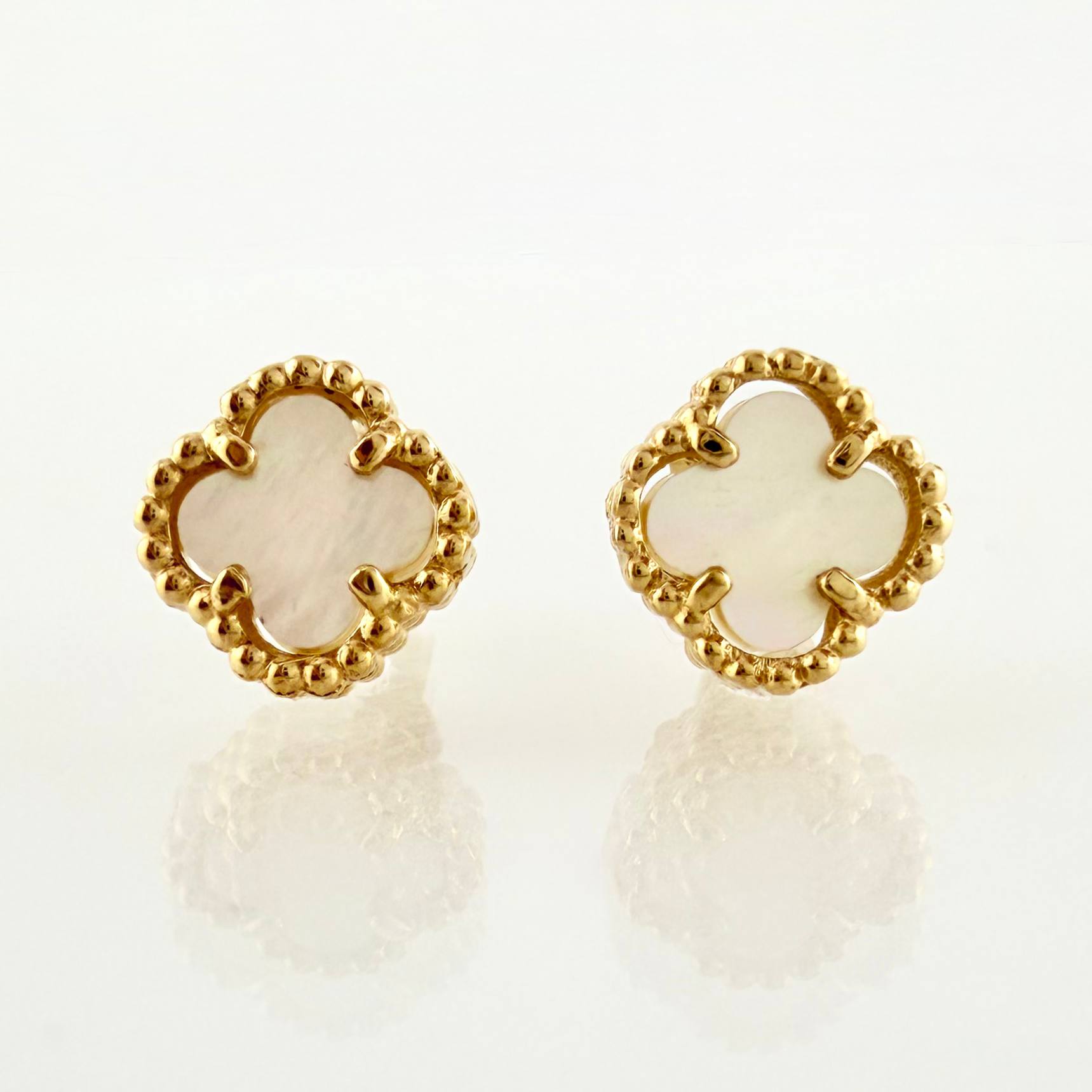 Topos Trebol Blanco 1.95gr / 7mm Oro Amarillo 18K