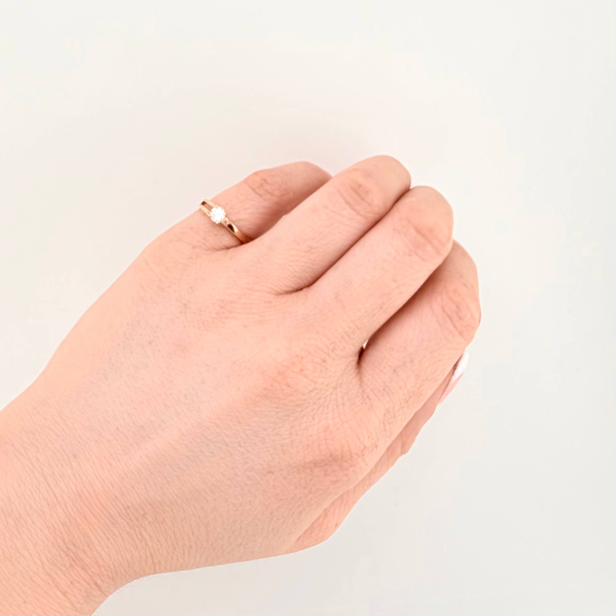 Anillo Solitario Carril Hueco 1gr / T5 1/2 / Oro Amarillo 18K ©