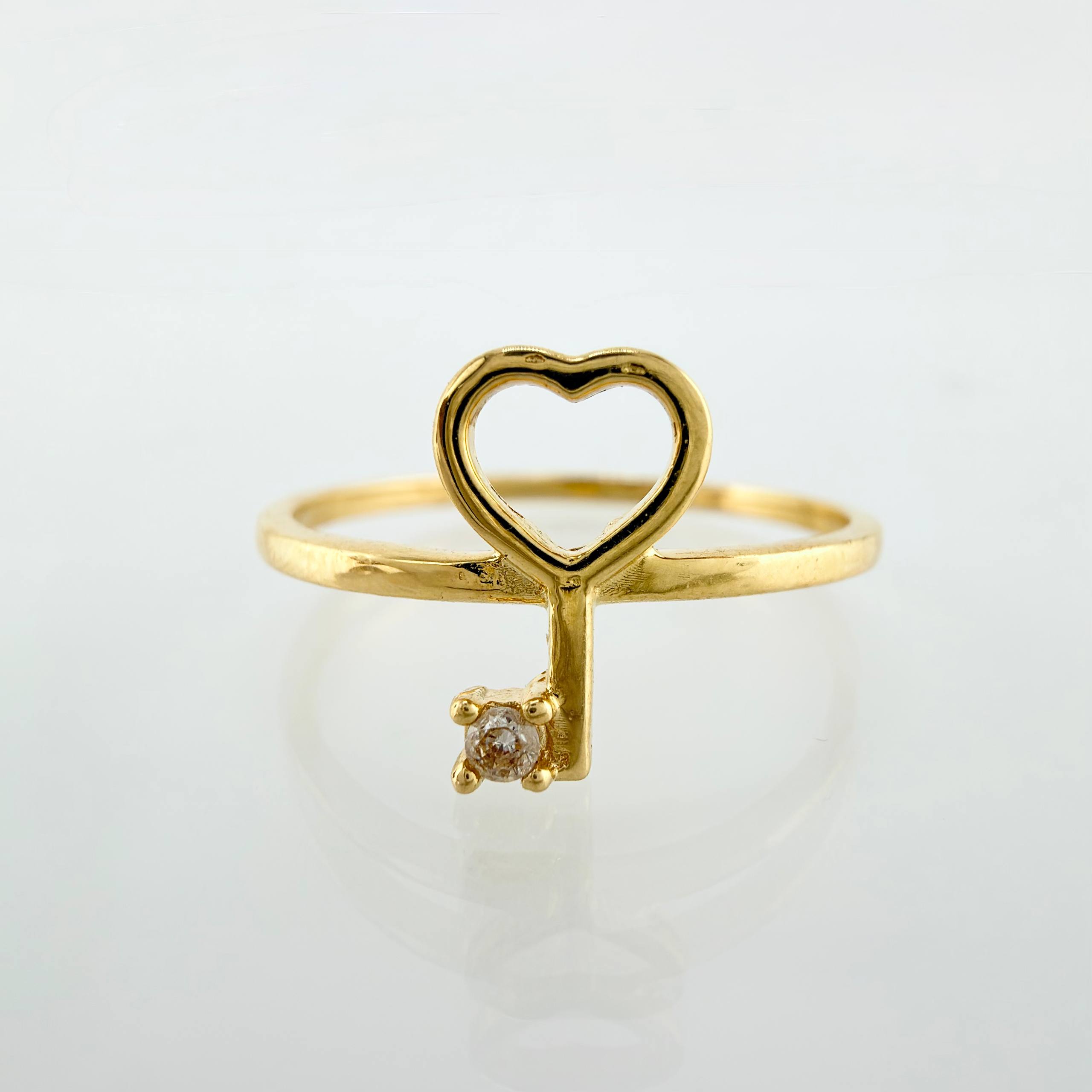 Anillo Llave Corazón 1.5gr / T9 / Oro Amarillo 18K ©