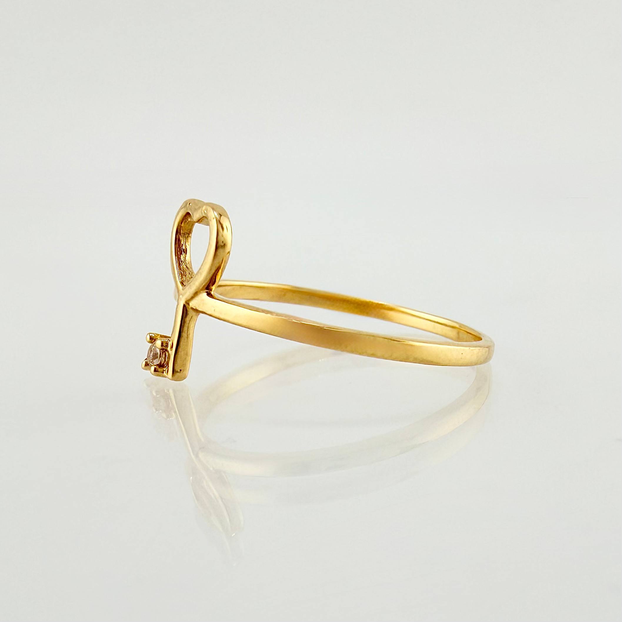 Anillo Llave Corazón 1.5gr / T9 / Oro Amarillo 18K ©