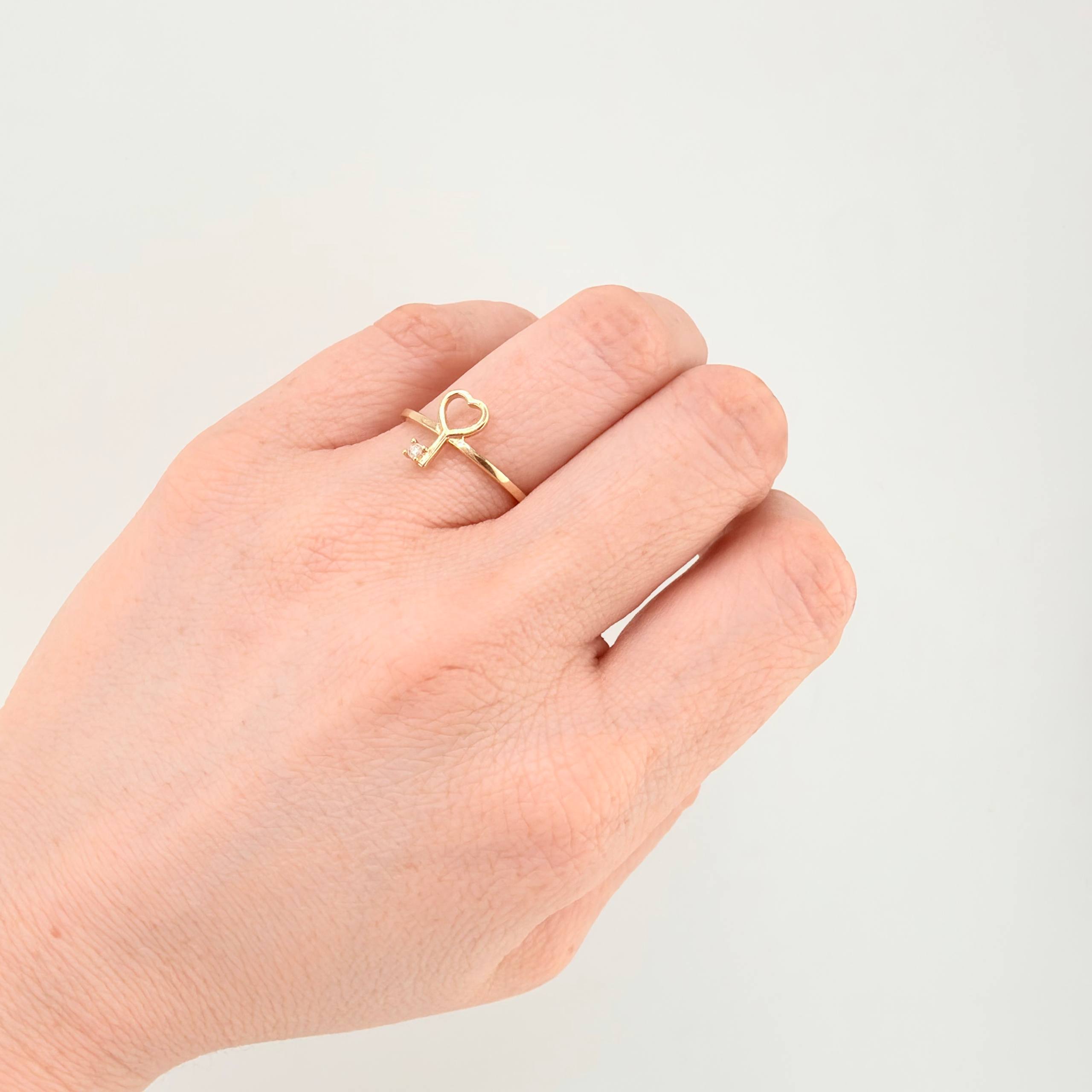 Anillo Llave Corazón 1.6gr / T8 1/4 / Oro Amarillo 18K