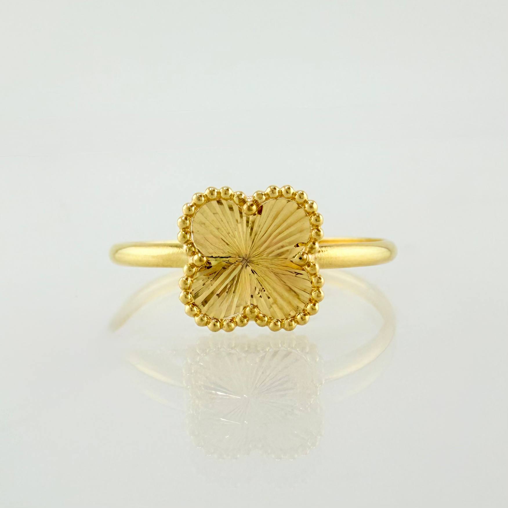 Anillo Mariposa 0.85gr / T6 3/4 / Oro Amarillo 18K ©