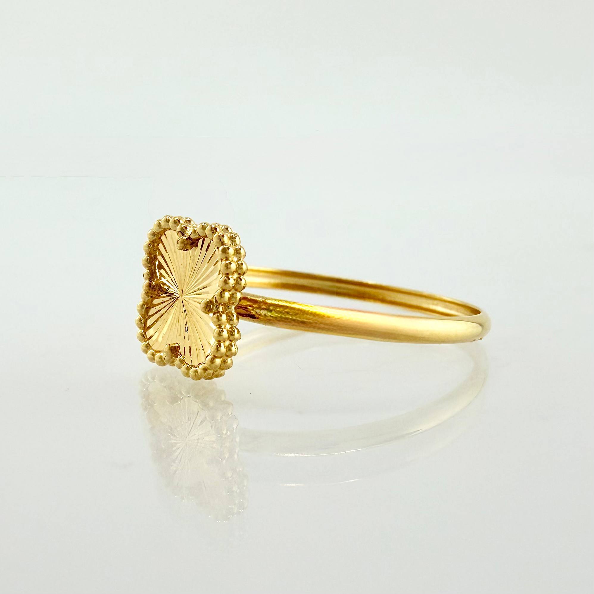 Anillo Mariposa 0.85gr / T6 3/4 / Oro Amarillo 18K ©