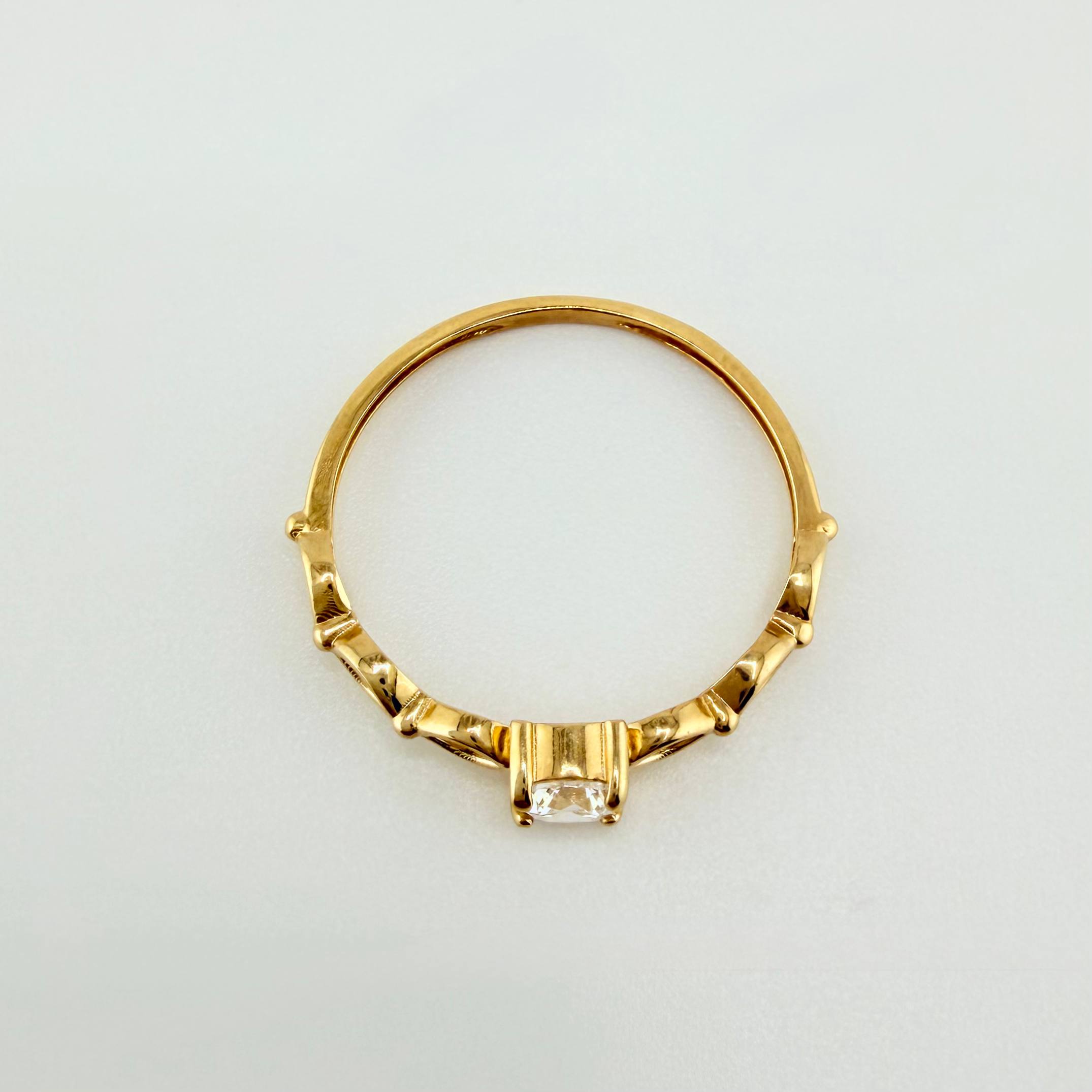 Anillo Solitario Ojos 1.15gr / T6 3/4 / Oro Amarillo 18K ©