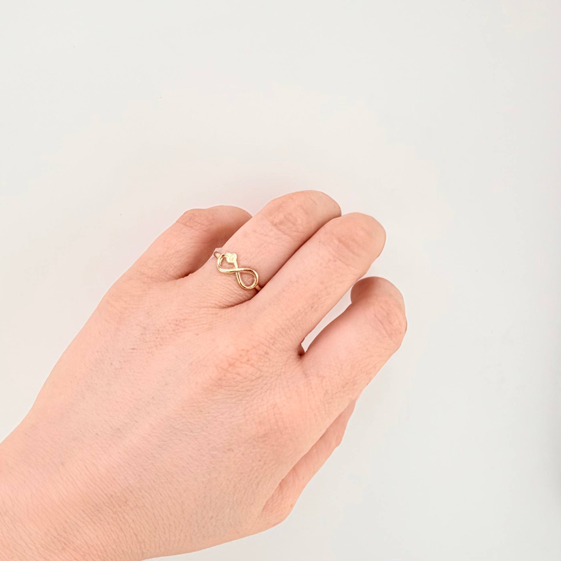 Anillo Infinito Corazón 0.65gr / T8 / Oro Amarillo 18K