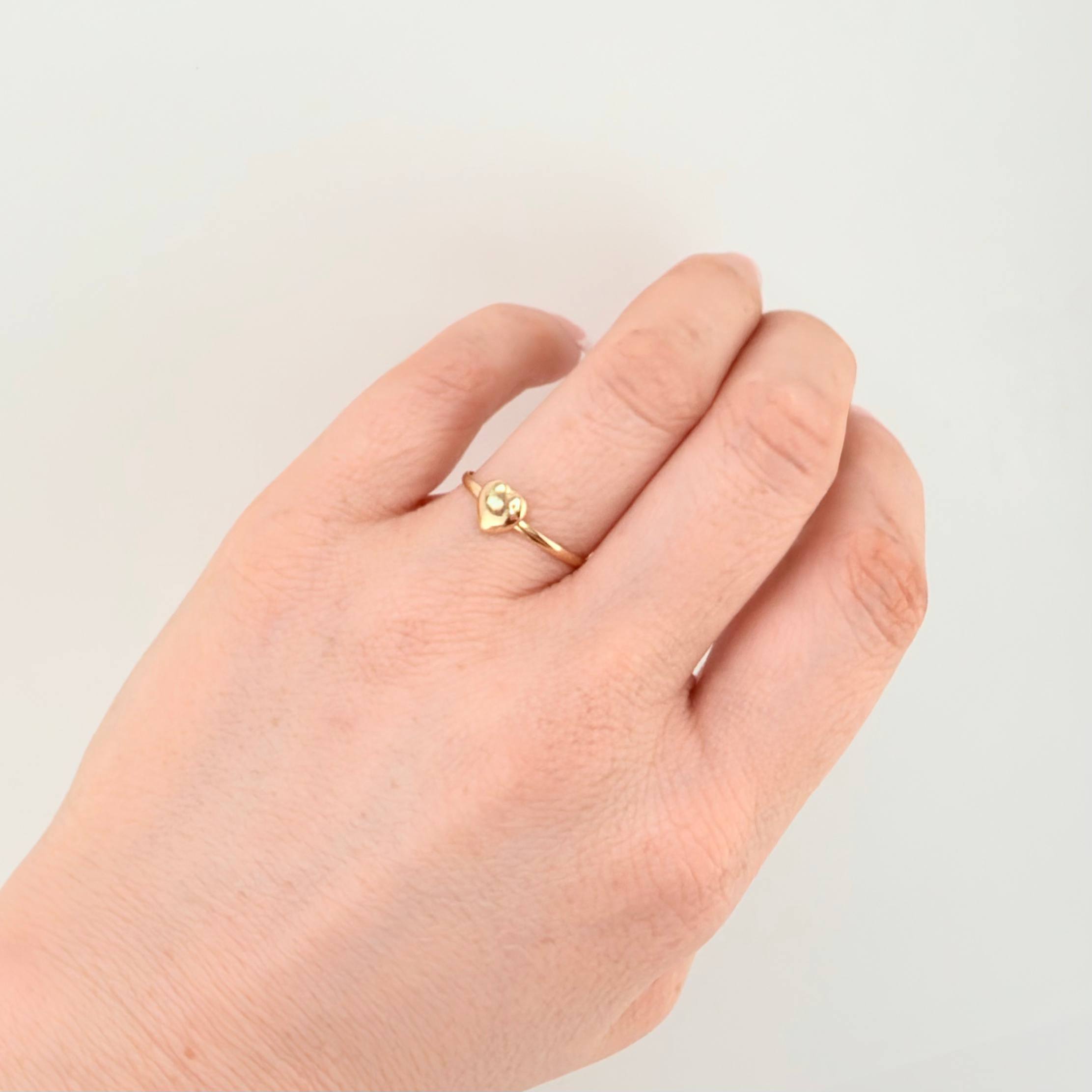 Anillo Corazón 0.75gr / T7 / Oro Amarillo 18K