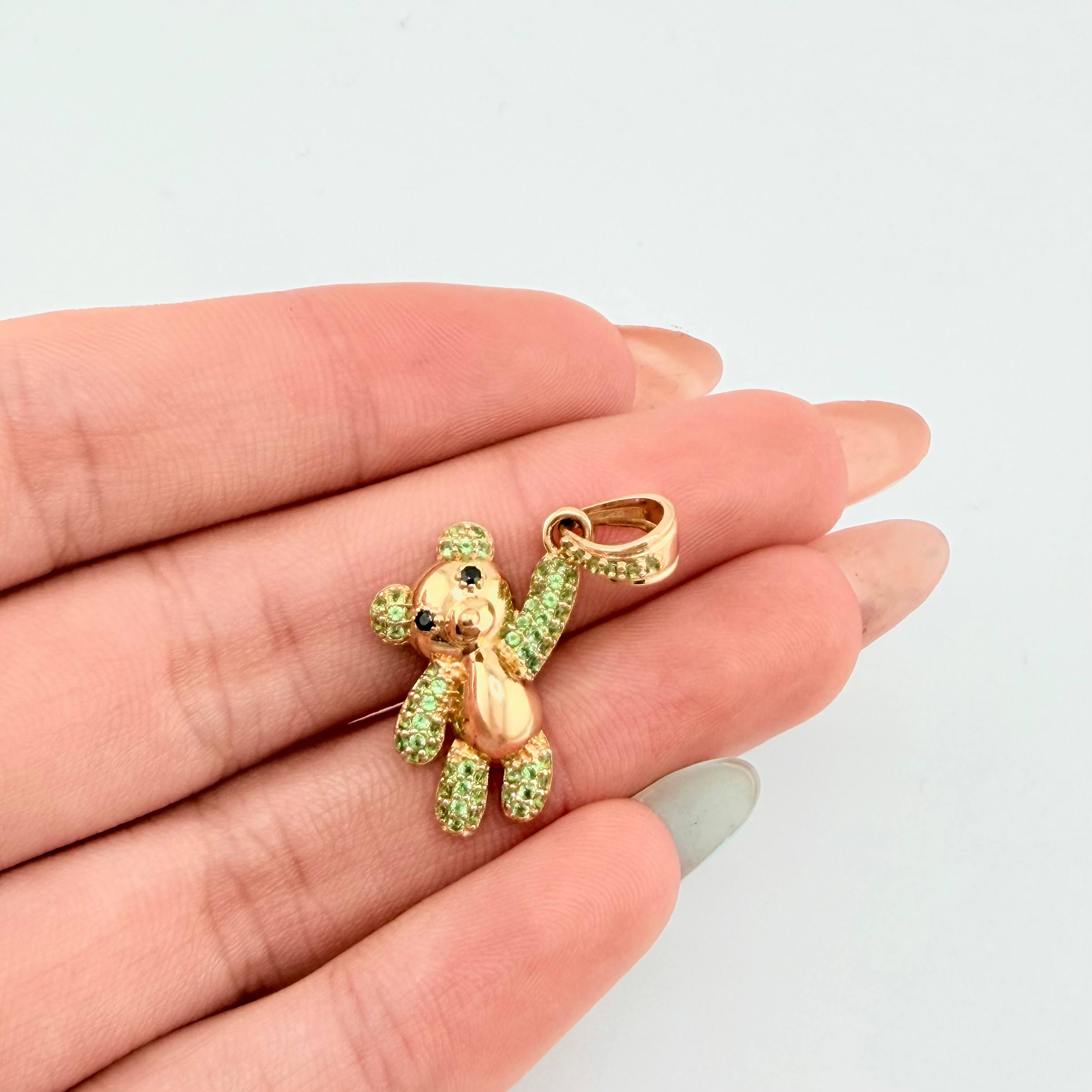 Dije Oso Mano Arriba 2.7gr / 2.6cm / Oro Amarillo 18K