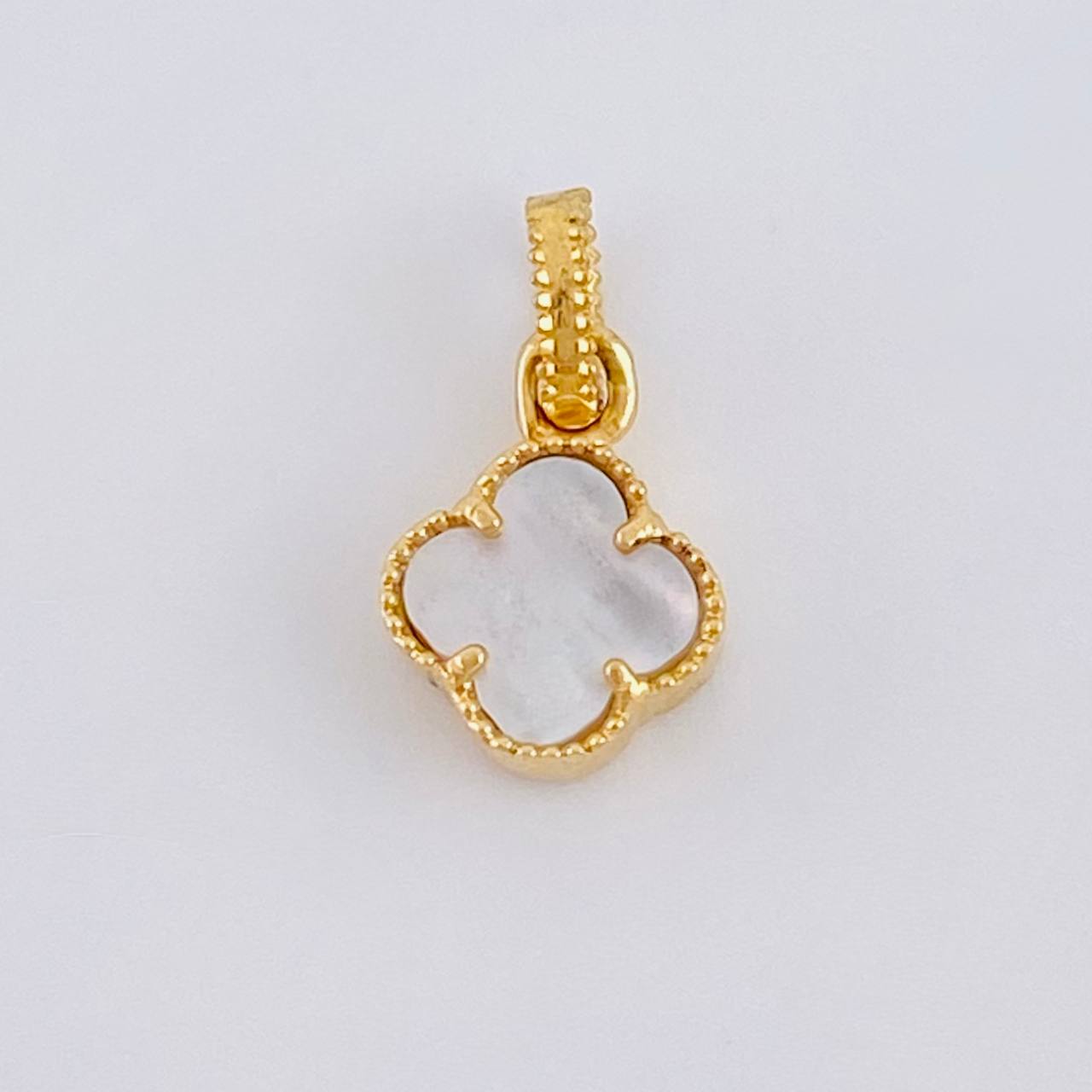 Dije Trebol 0.6 g / 1.1 cm Oro Amarillo 18K
