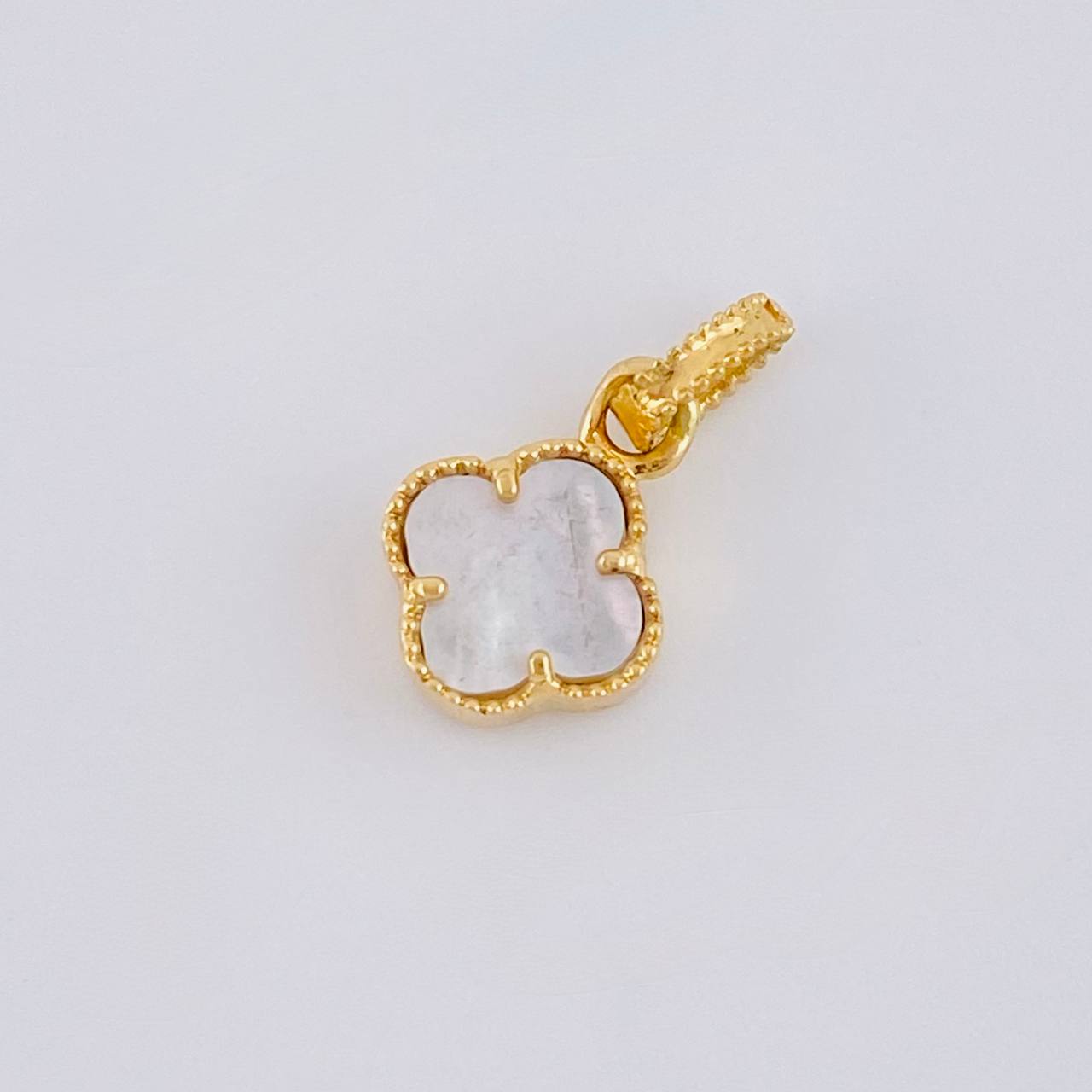 Dije Trebol 0.6 g / 1.1 cm Oro Amarillo 18K