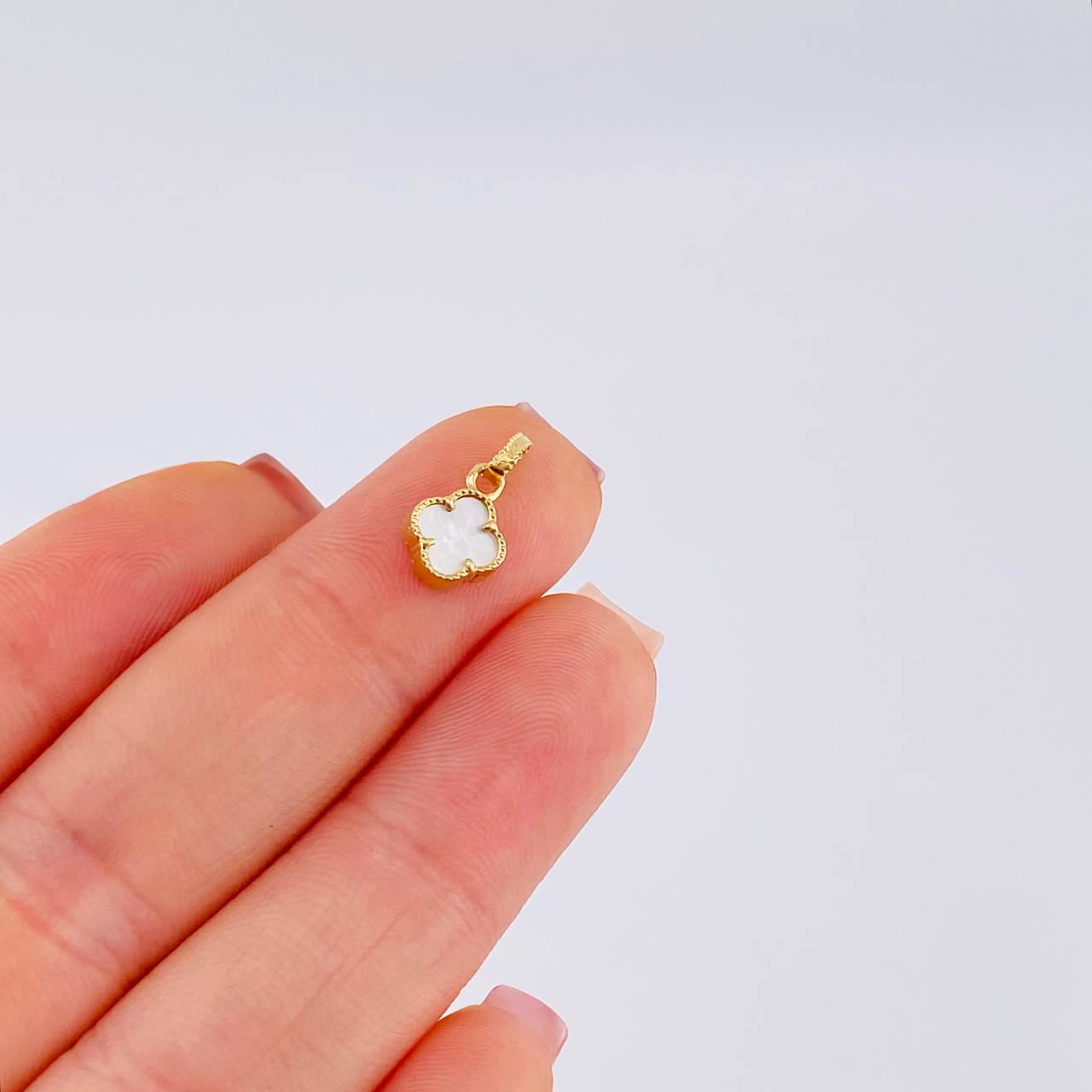 Dije Trebol 0.6 g / 1.1 cm Oro Amarillo 18K