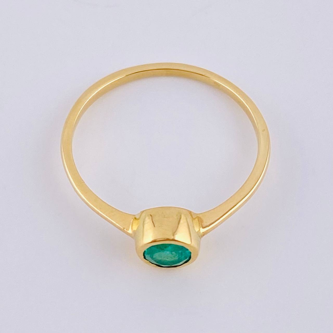 Anillo Circular Esmeralda 70Pts 1.9 g / T7 Oro Amarillo 18K