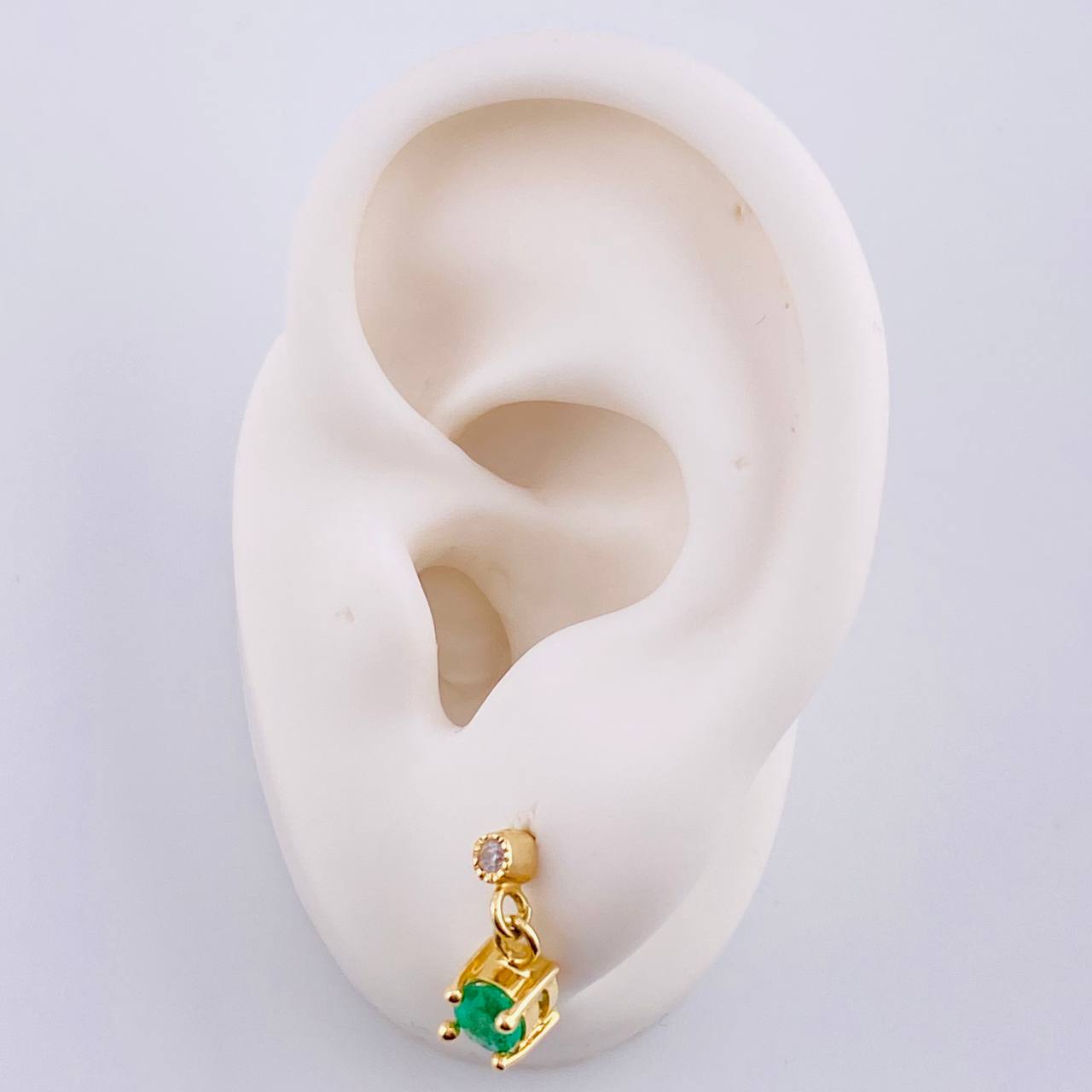 Topos Gota Verde Esmeralda 90Pts 2.15 g / 1.1 cm Oro Amarillo 18K
