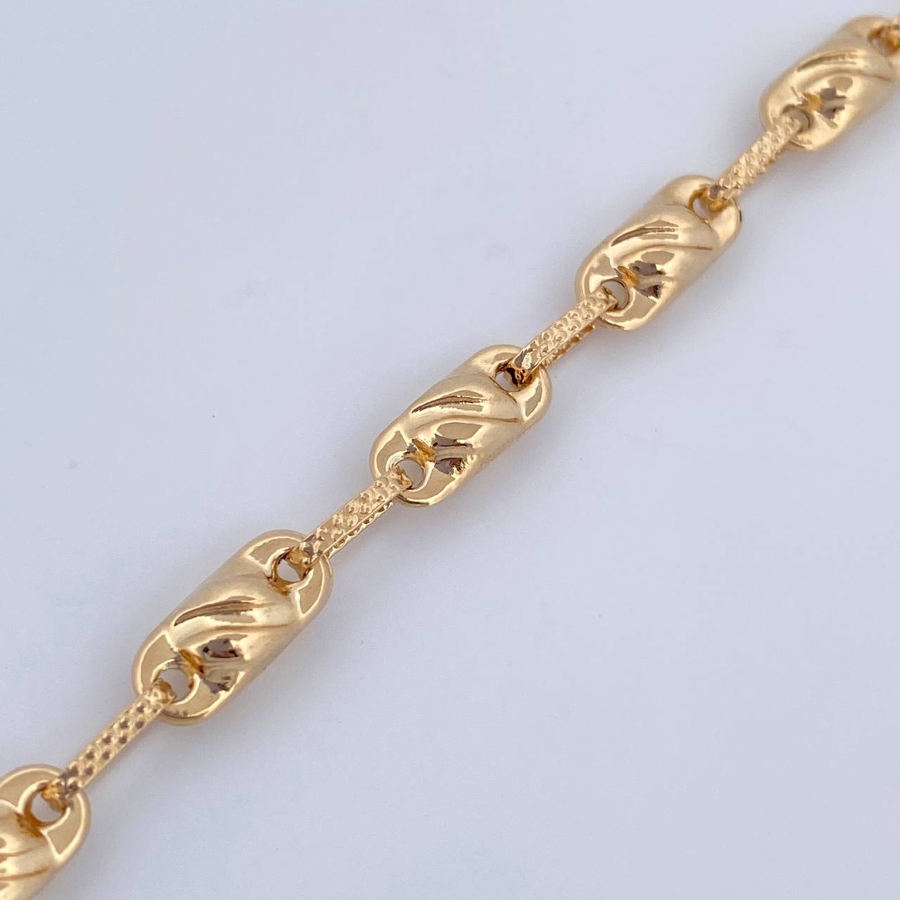 Pulso Rustico Grano Café 5.3gr / 22cm / Oro 18K &