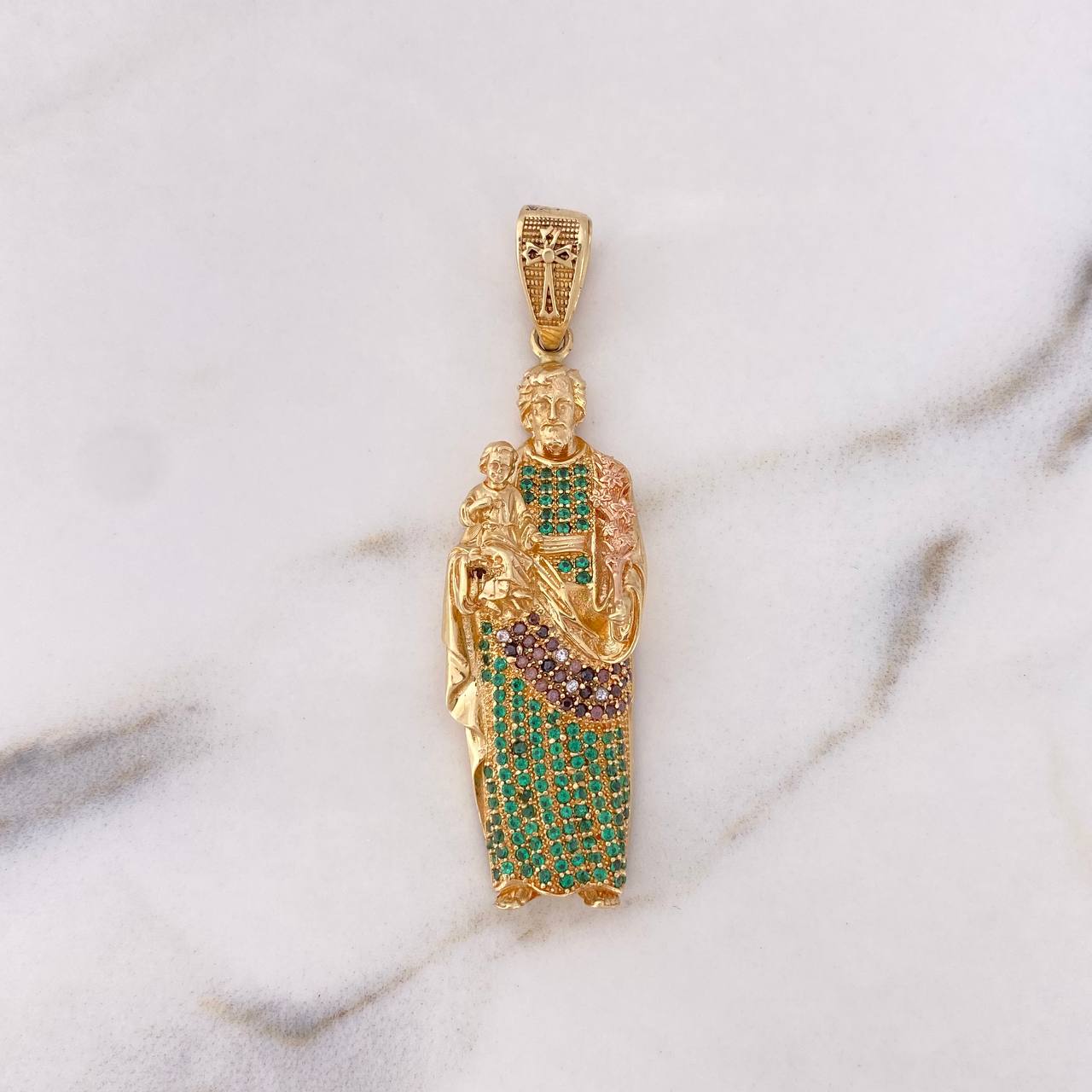 Dije San Jose 12.35gr / 5.7cm / Circones Verdes-Cafes-Blancos Oro Amarillo 18K $