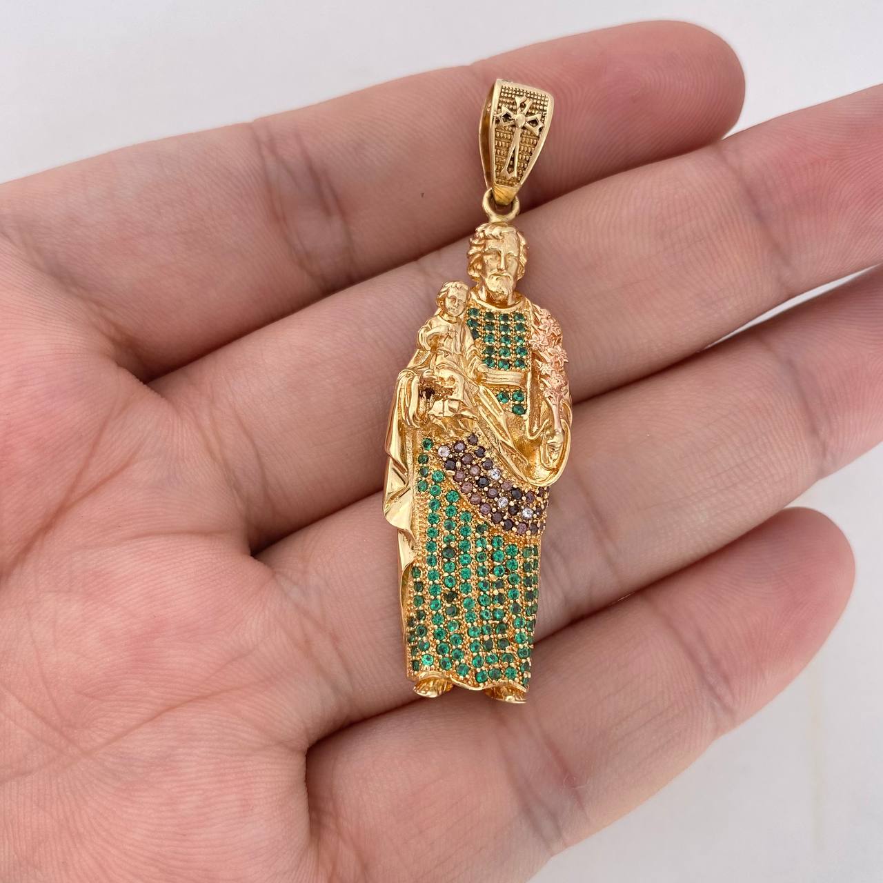 Dije San Jose 12.35gr / 5.7cm / Circones Verdes-Cafes-Blancos Oro Amarillo 18K $