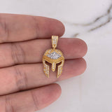 Dije Casco Espartano 3.45gr / 3cm / Circones Blancos Dos Oros Amarillo Blanco 18K $