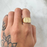 Anillo Sello Virgen Milagrosa 3.45gr / T7 1/4 / Oro 18K *