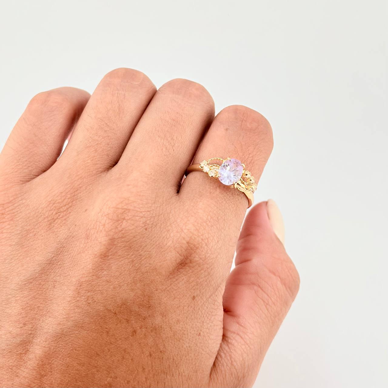 Anillo Solitario Lila Real 1.8 g / T8 1/2 Oro Amarillo 18K