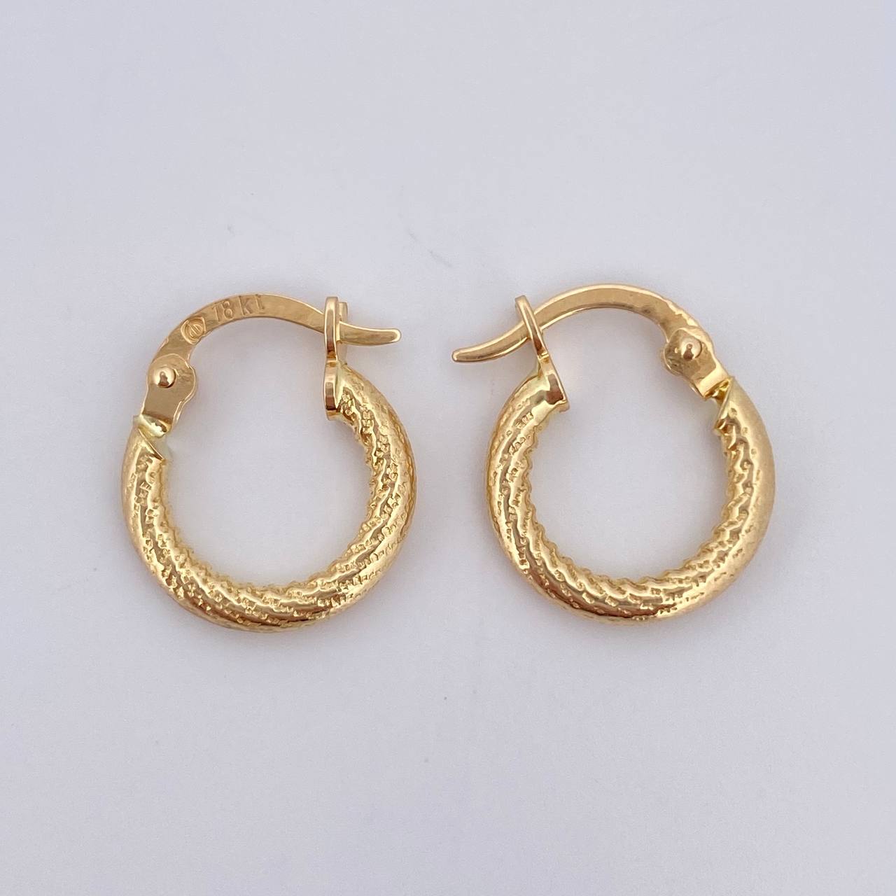 Candongas Carly 0.95gr / 1.5cm / Oro 18K &