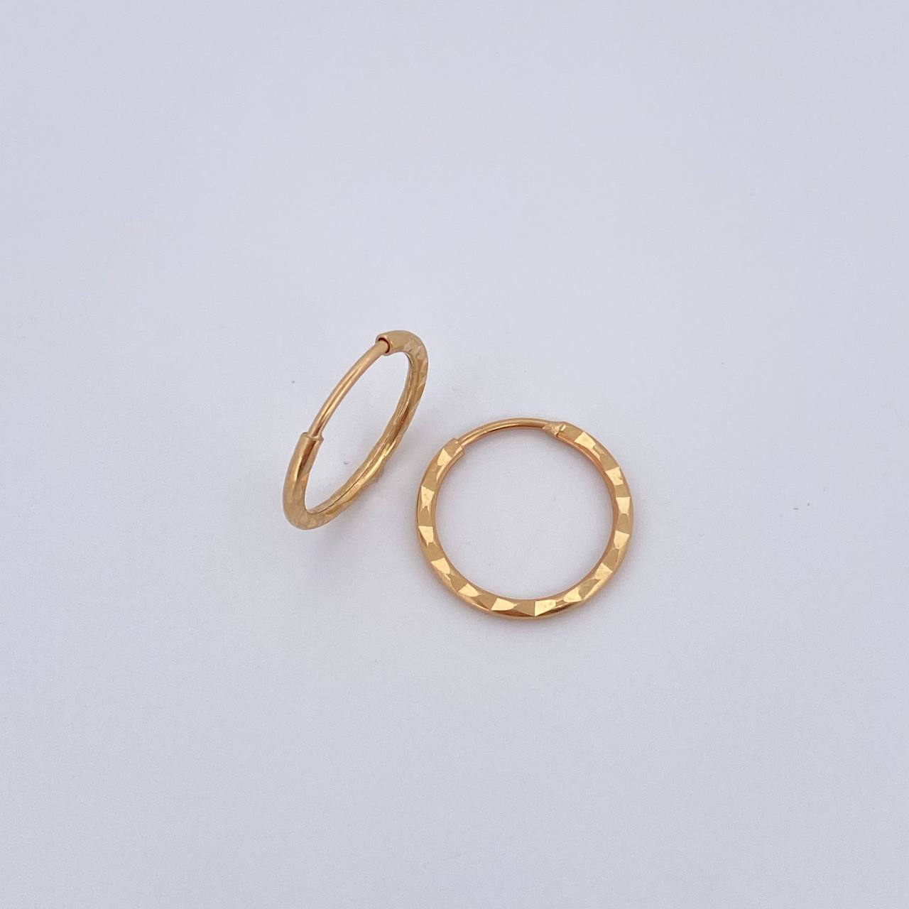 Candongas Aro Rayado 0.65gr / 1.3cm / Oro 18K &