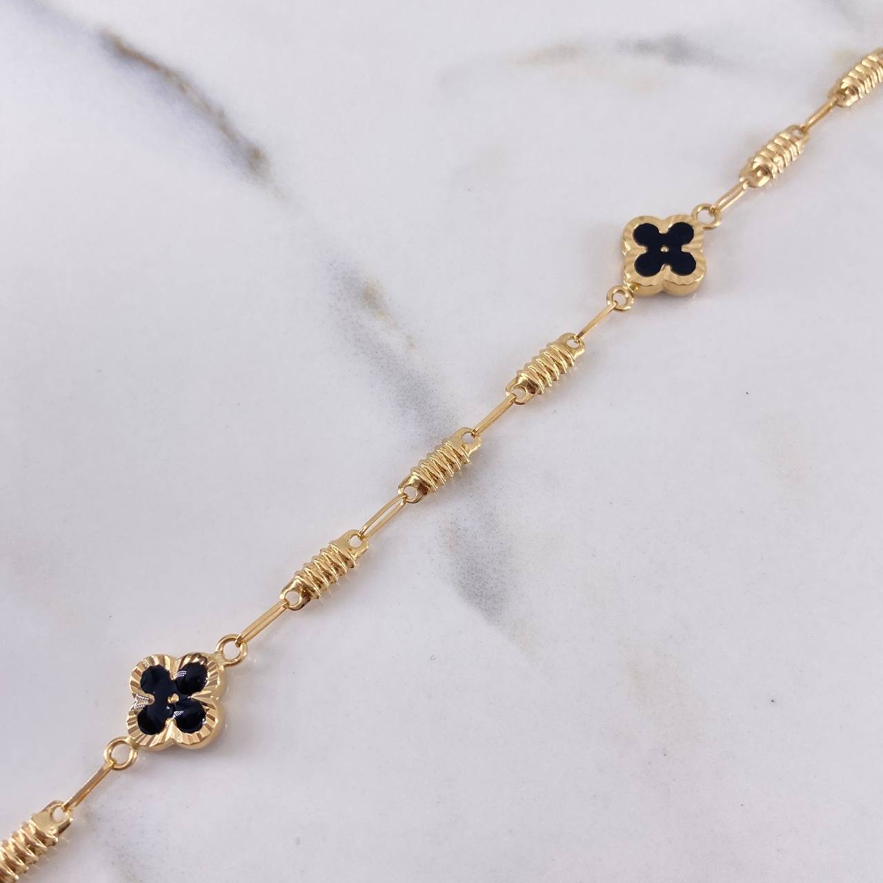 Pulso Barril Trebol 3.7gr / 19cm / 3.3mm Electroestatico Negro Diamantado Oro Amarillo 18K $